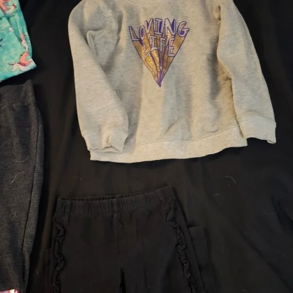 Lot Of 14 Pieces Of Girls Sz 5/6 Clothing - Picture 5 of 7